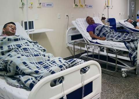 Sobreviventes de naufrágio nadaram por quase 15 horas e mais pessoas estão desaparecidas