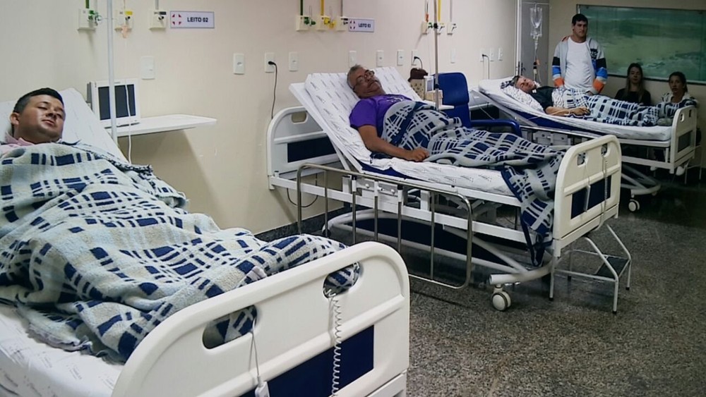 Sobreviventes de naufrágio nadaram por quase 15 horas e mais pessoas estão desaparecidas