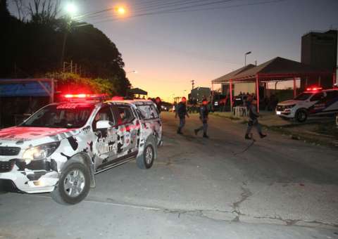 Exército e polícia fazem revista surpresa em presídios de Manaus nesta sexta-feira 