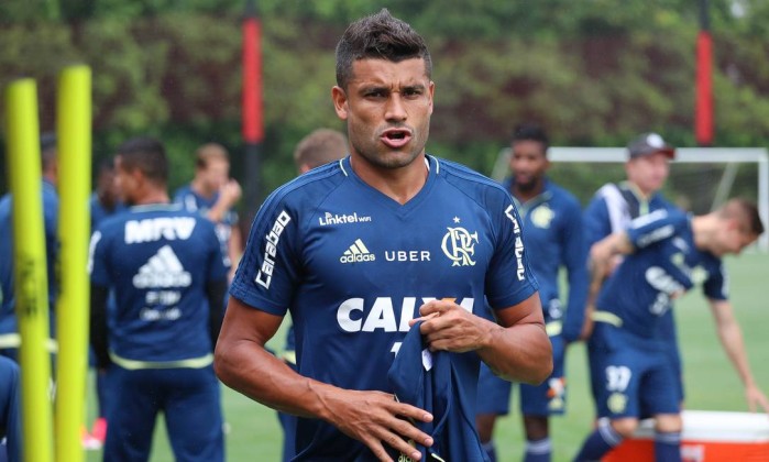 Ederson é operado para retirada de tumor no testículo 