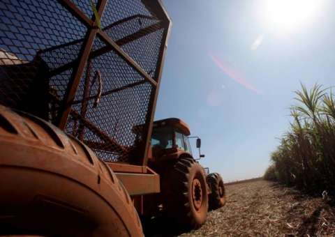 Governo recua de parte do aumento de impostos sobre etanol    