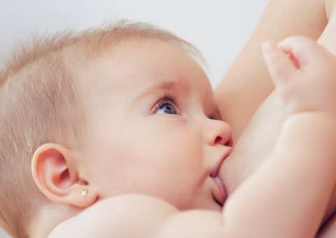 Agosto Dourado começa debatendo aleitamento materno e paternidade