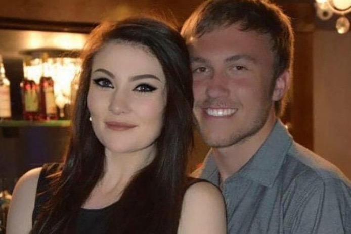 Após surra, namorada de jogador posta fotos na web