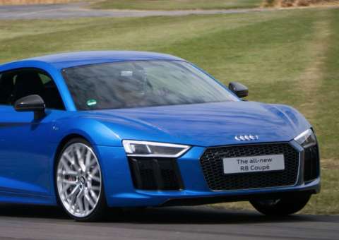 Shopping em Manaus recebe exposição de carros superesportivos de luxo