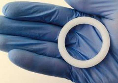 Anel vaginal com antirretroviral pode proteger mulheres do HIV  