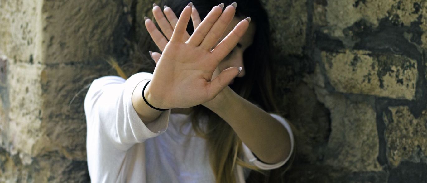 Pai é suspeito de engravidar própria filha após sofrer constante abuso