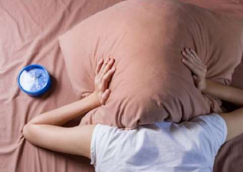 Corte essa bebida do seu dia a dia para dormir melhor 