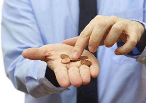 Governo avalia corte de benefícios de servidores, que hoje custam R$ 13 bilhões