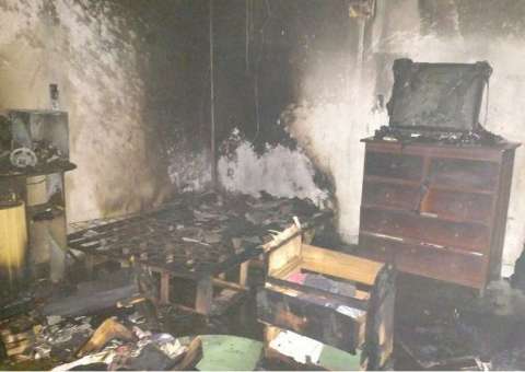 Incêndio destrói casa de adolescente em Manaus