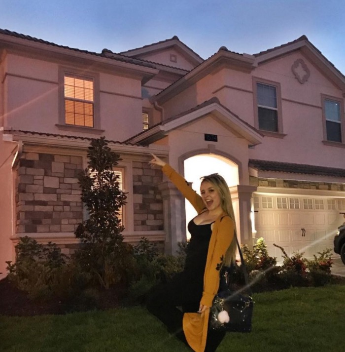 Larissa Manoela desmente boatos de que mansão nos EUA não seja dela