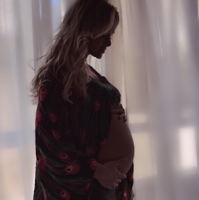 Grávida de 7 meses, Eliana comemora alta médica e fala sobre saúde 