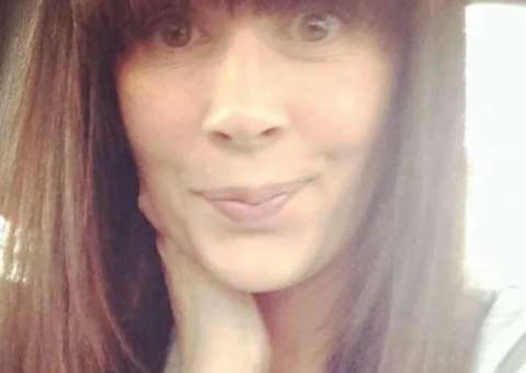 Procedimento nas sobrancelhas dá errado e mulher não consegue mais sair de casa 