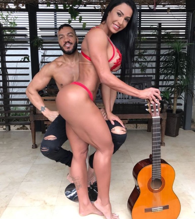 De lingerie, Gracyanne Barbosa posta foto sensual com Belo: “intenso e profundo”