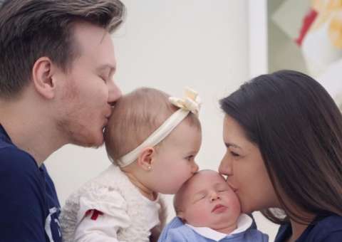 Thais Fersoza mostra foto linda dos filhos para comemorar 1 ano de Melinda