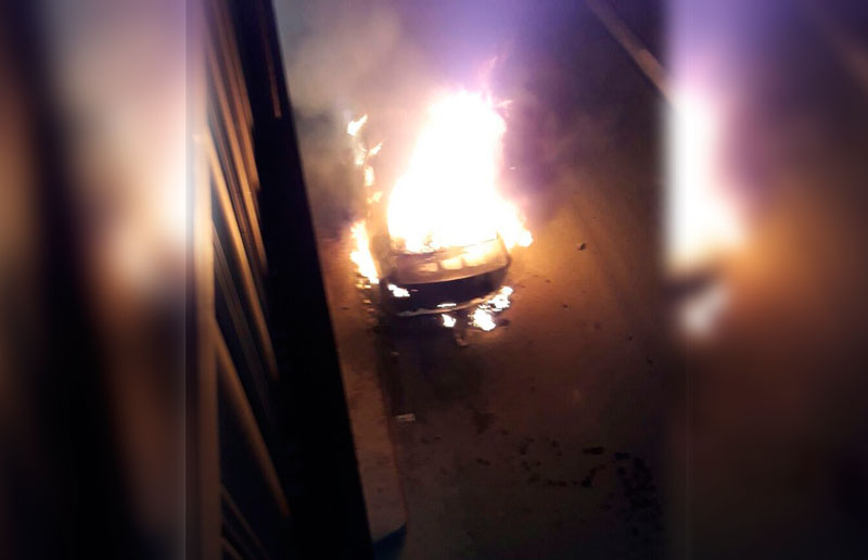 Bandidos ateam fogo em viatura de delegado durante madrugada em Manicoré