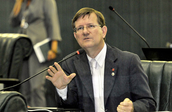 José Ricardo diz que fechamento das Farmácias Populares no AM é resultado do golpe dado contra a população