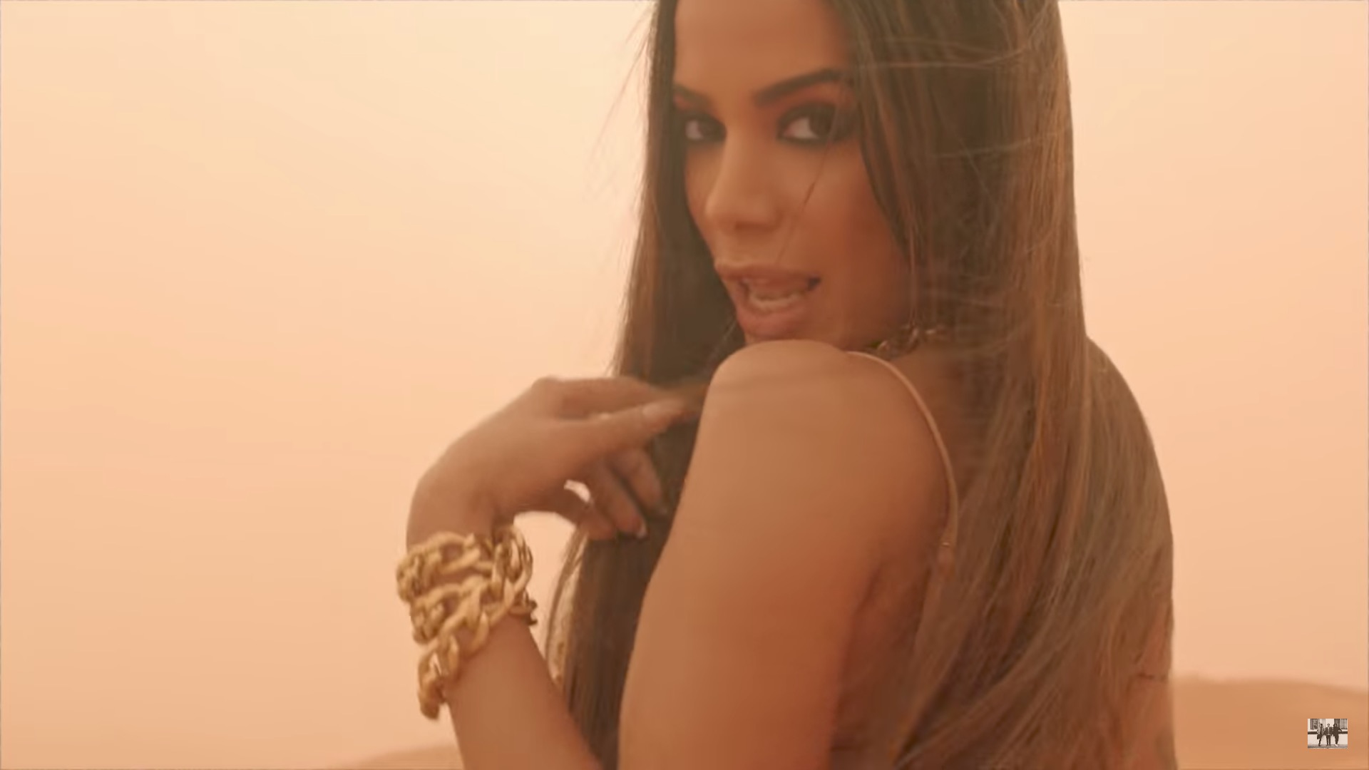Anitta assina contrato com escritório norte-americano e já prepara disco em inglês