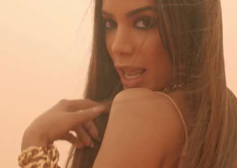 Anitta assina contrato com escritório norte-americano e já prepara disco em inglês