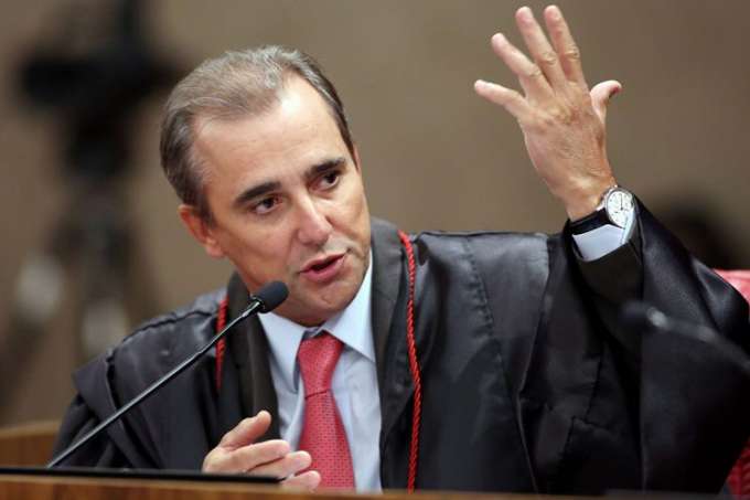  Ministro do TSE é suspeito de contratar detetive para seguir a mulher