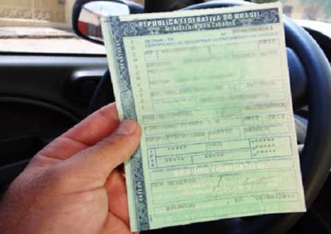 Nova vistoria técnica obrigatória para carros de placa vermelha começa a valer nesta terça