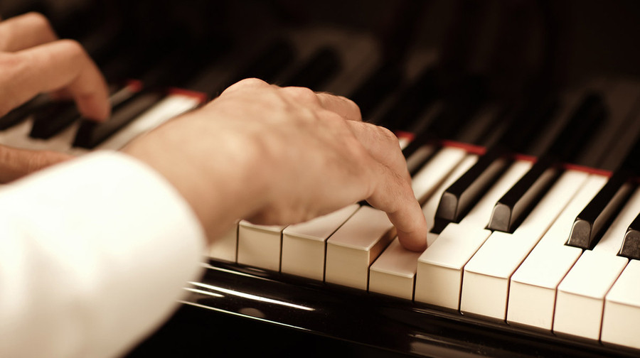 Concursos dão oportunidade a instrumentistas e cantores de colocar talento à prova