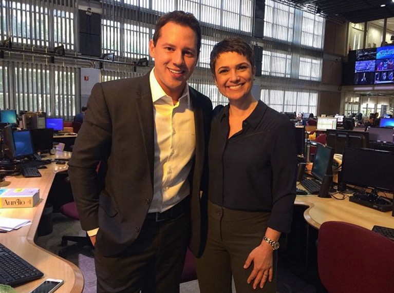 Prestes a estrear no 'Jornal Hoje' substituto de Evaristo posa com Sandra Annenberg