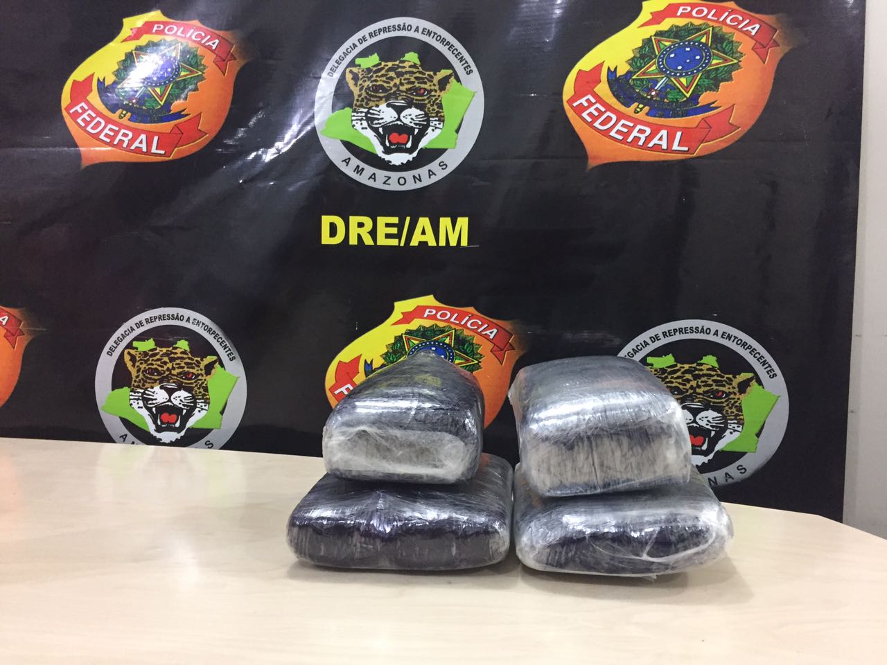Jovem é presa no aeroporto de Manaus ao tentar transportar 5kg de drogas para Fortaleza