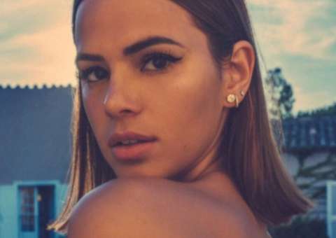  Bruna Marquezine corta cabelo curtinho uma semana após mudar visual