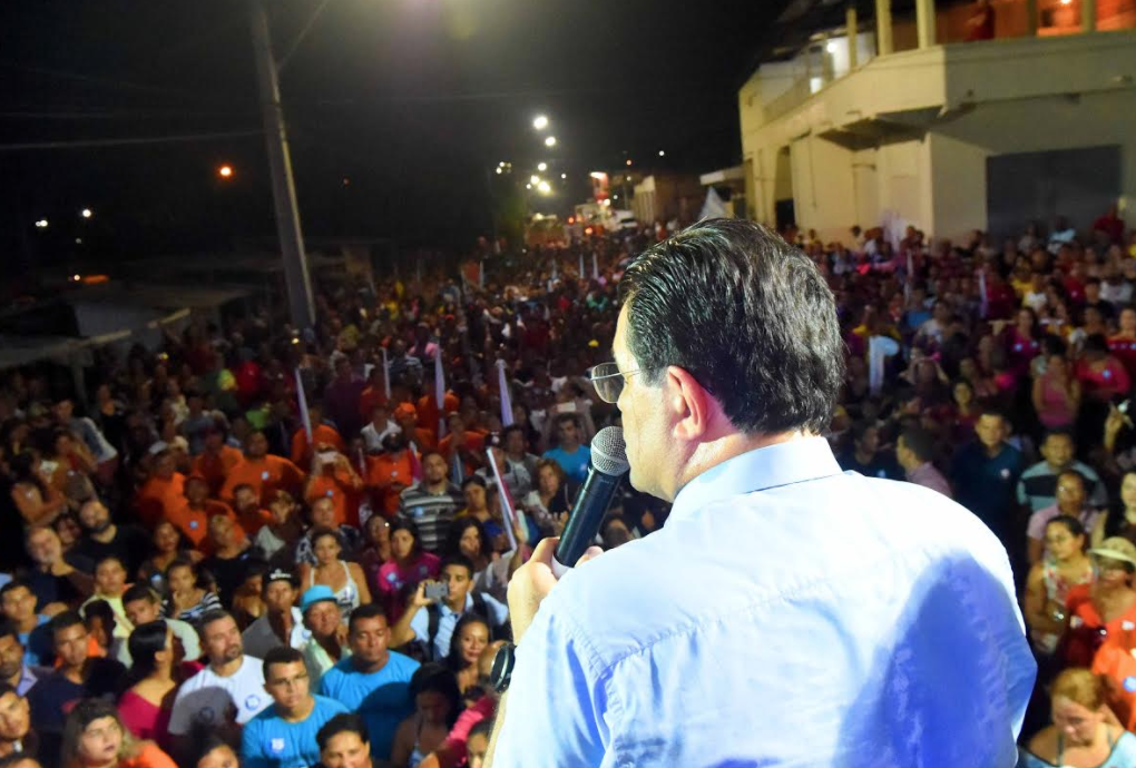 Último comício de Eduardo e Marcelo leva multidão para a Zona Norte