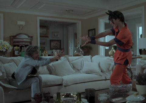  Betty Faria agita internautas ao imitar Goku em A Força do Querer