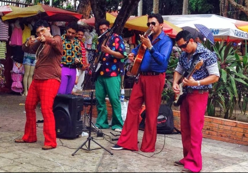 Leninha a princesa do Bolero, toca com Stone Ramos na Brega Night do Axerito 