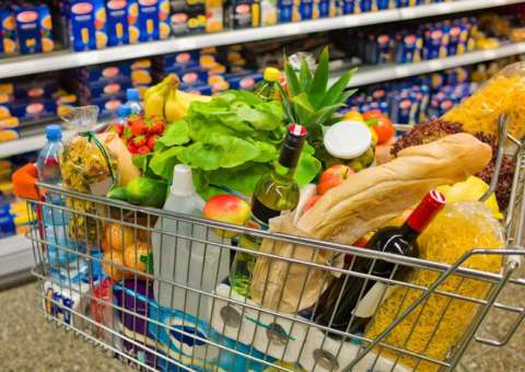 Cesta básica em Manaus tem queda no preço e chega a R$ 361,44