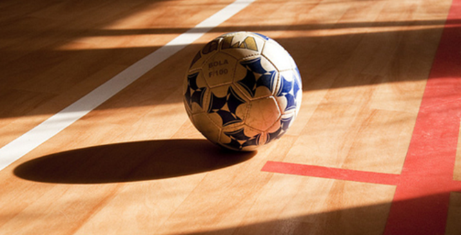 Frente a frente com assassino, homem é morto com 6 tiros em quadra de futsal em Manaus