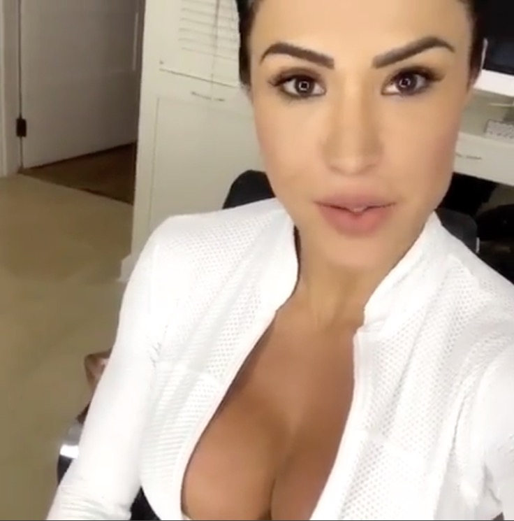   Gracyanne Barbosa aprende dança erótica na academia e mostra resultado