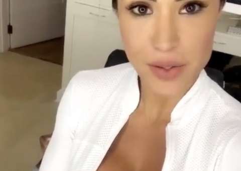   Gracyanne Barbosa aprende dança erótica na academia e mostra resultado