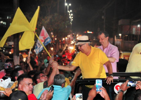 Manacapuru festeja visita de Amazonino Mendes com grande carreata