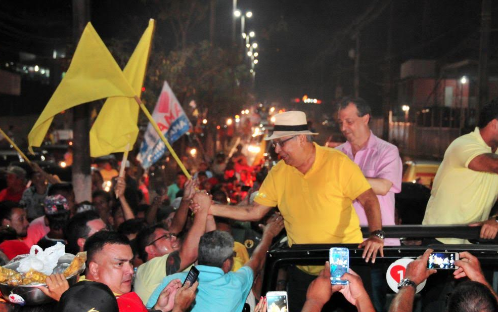 Manacapuru festeja visita de Amazonino Mendes com grande carreata