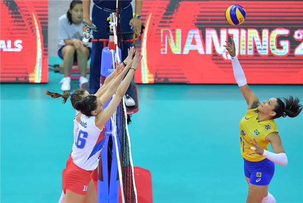 Brasil derrota gigante Sérvia e está na final do Grand Prix