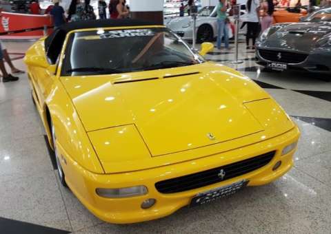 Exposição de Super Carros movimenta shopping em Manaus