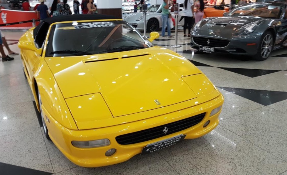 Exposição de Super Carros movimenta shopping em Manaus
