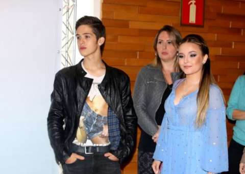 Climão? Larissa Manoela e ex-namorado João Guilherme ficam cara a cara em evento