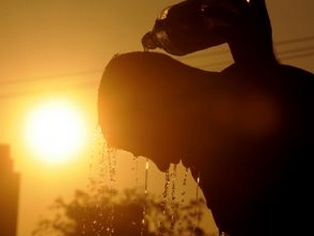 Verão escaldante provoca hospitalizações e mortes