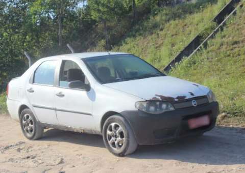 Com mãos amarradas, corpo de homem é encontrado em táxi abandonado em Manaus