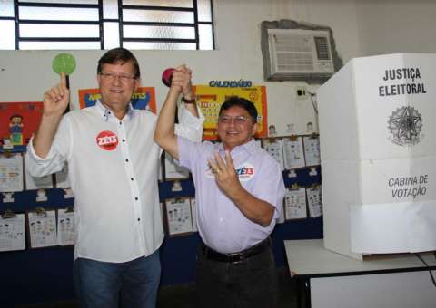 'Quem decide o futuro do Amazonas é o eleitor', afirma José Ricardo durante votação