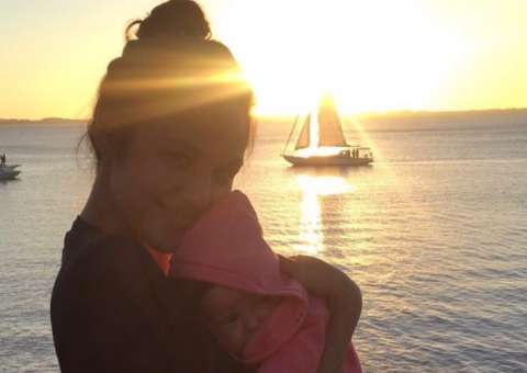 Yanna Lavigne mostra rostinho da filha pela primeira vez