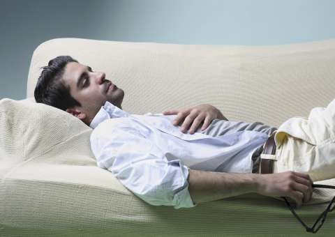 Especialistas afirmam que sofá pode dar câncer na tireoide