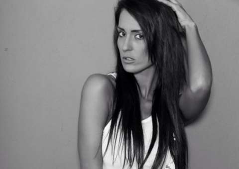 Mulher faz procedimento barato e lábio fica a ponto de cair