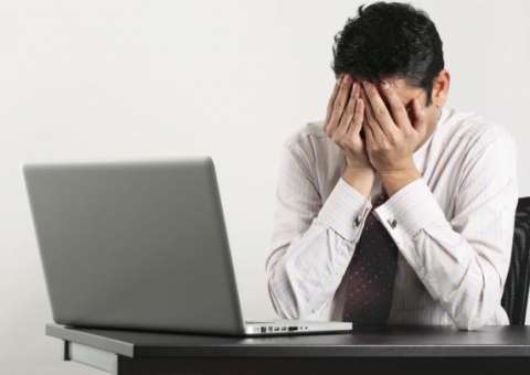 Homem é demitido após ver fotos de mulheres nuas 