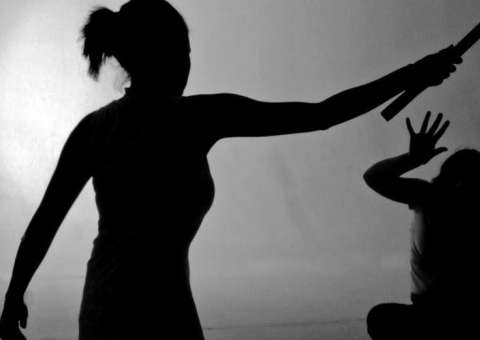 Jovem mata o pai a pauladas após agressões contra a família em SP 