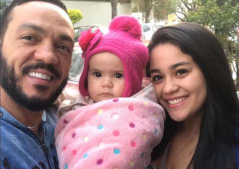 Belo posa com filha e apresenta sua terceira netinha